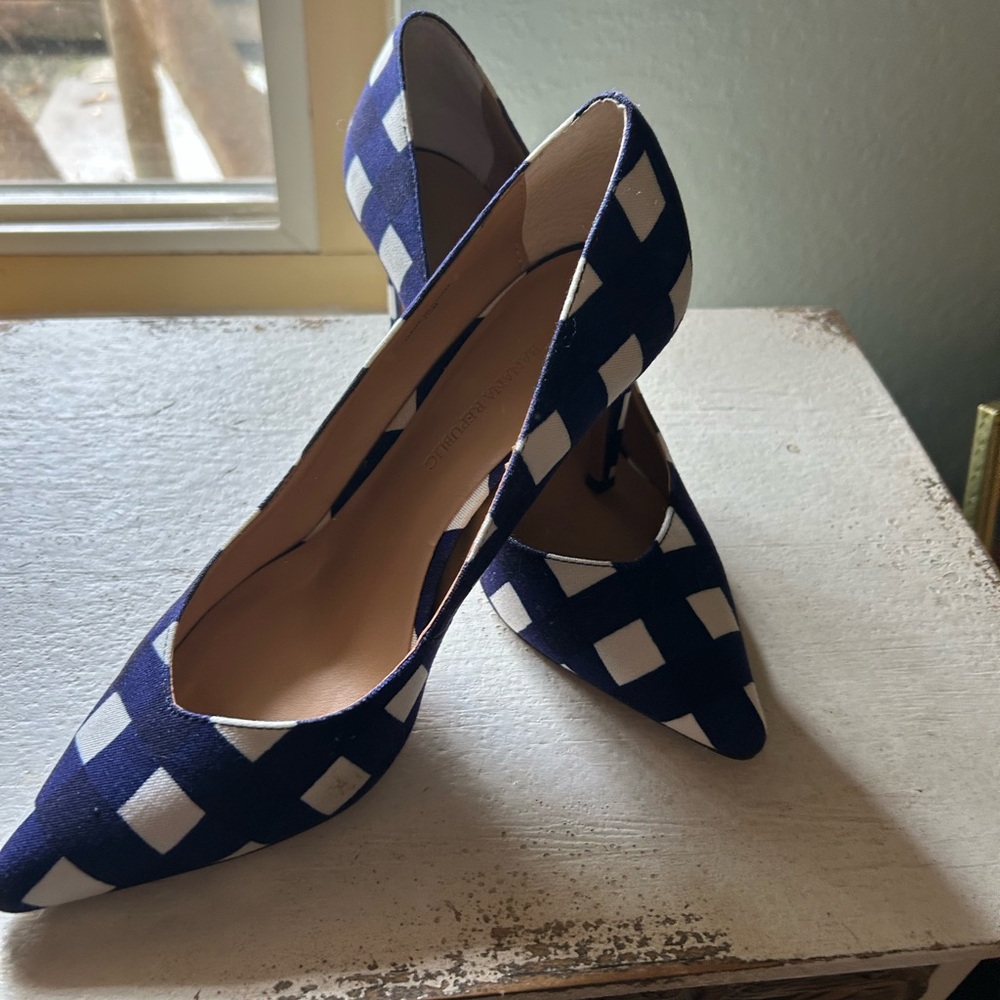 Banana Republic Blue and White Patterned Heels